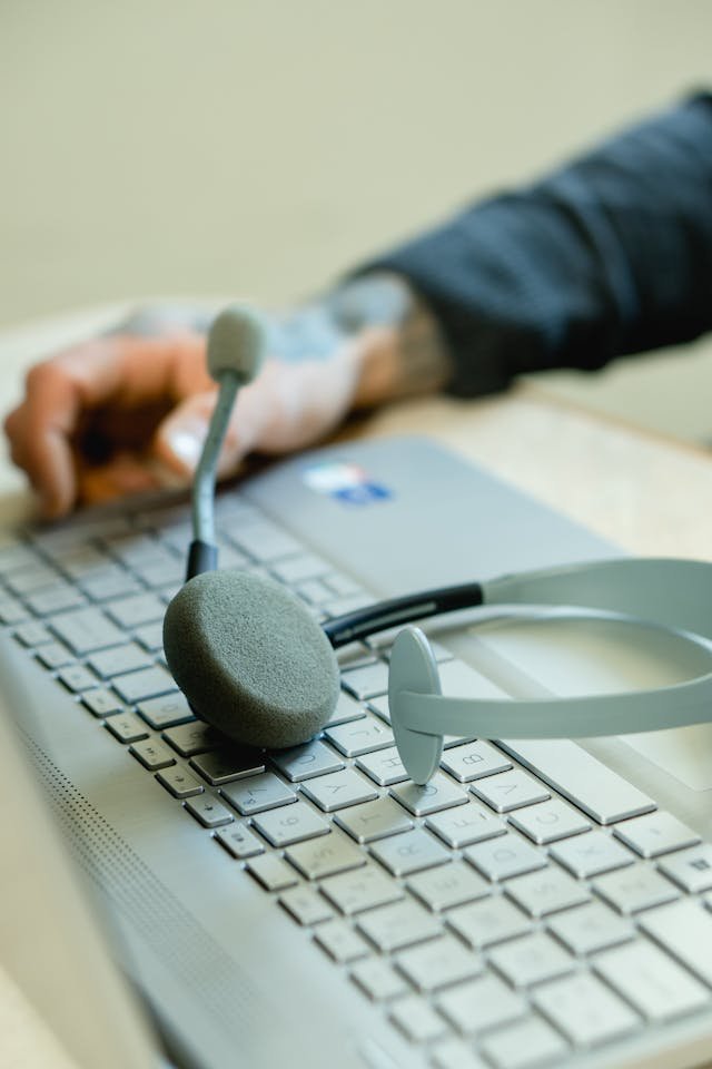 The Ultimate Beginner's Guide to Landing Your First Virtual Assistant Job